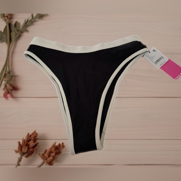 Oneone Swimwear Black Bikini Bottom Size Small Black/Cream Ribbed Fabric NWT - Picture 2 of 8